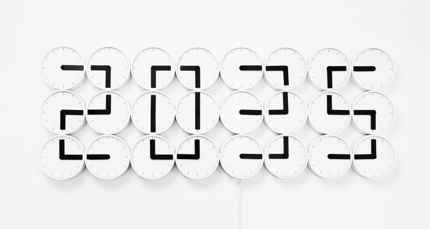 This Amazing Clock Uses 24 Perfectly Synchronized Small Clocks ...