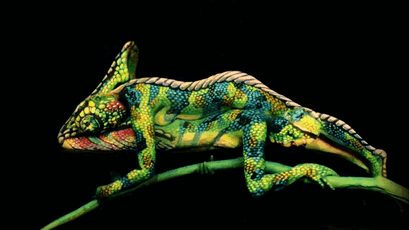 Chameleon Body Painting Of Two Women - Moving