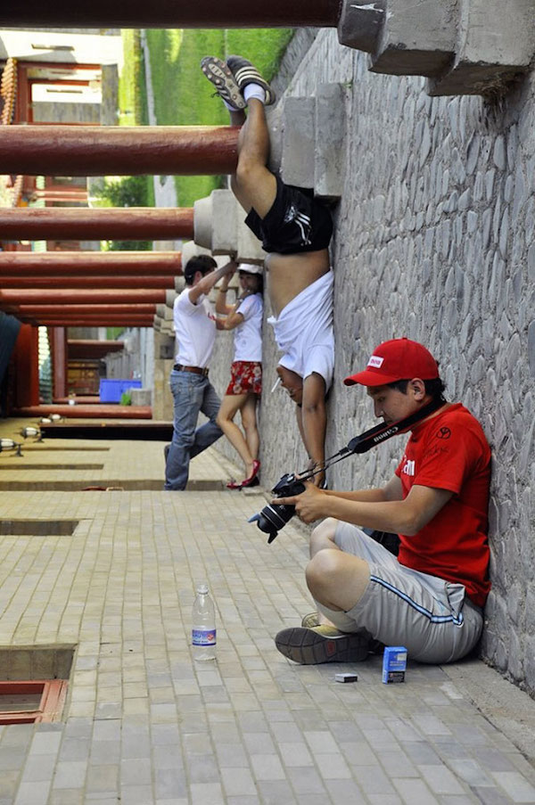 Forced perspective, perfectly timed photos taken at a creative-angle - 15
