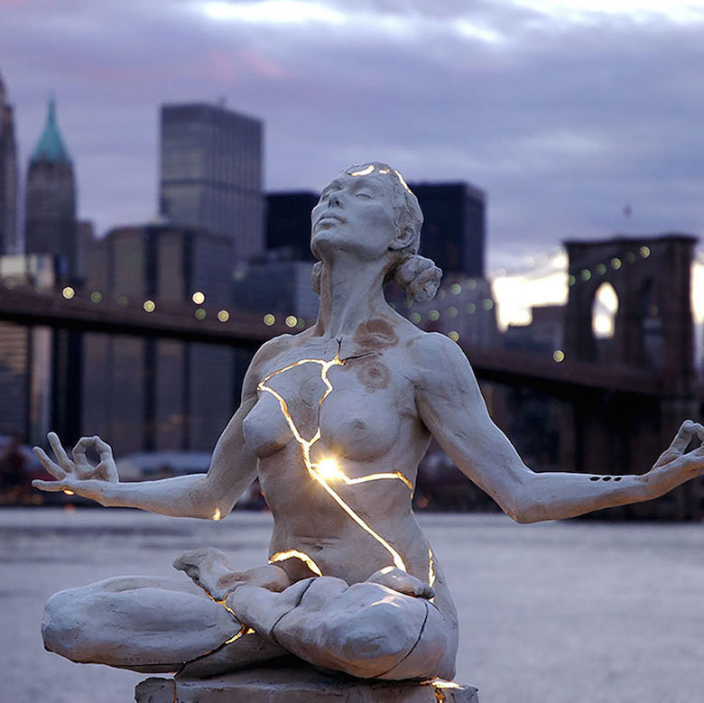 24 Gravity-Defying Sculptures That Will Amaze You