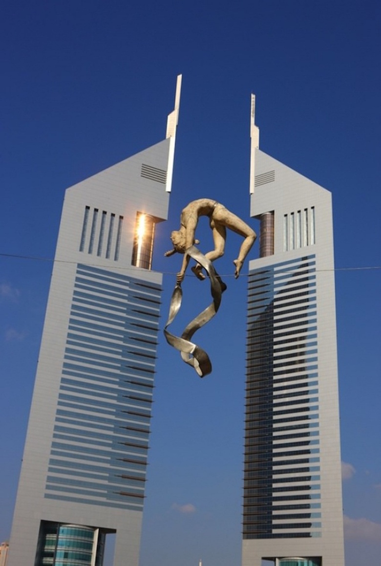 Sculptures that defy gravity & the laws of physics - 10