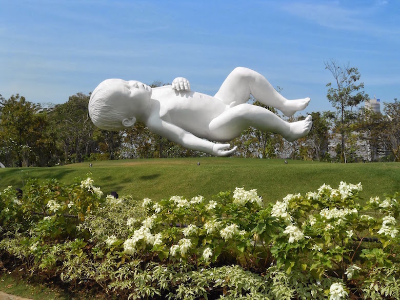 25 Incredible Sculptures That Defy Gravity