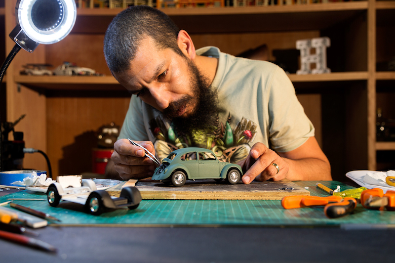 Photographer Felix Hernández Rodríguez scales a car toy model and the  result is fascinating