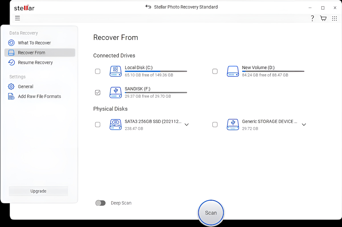 Choosing drives in Stellar Photo Recovery software to scan for lost photos